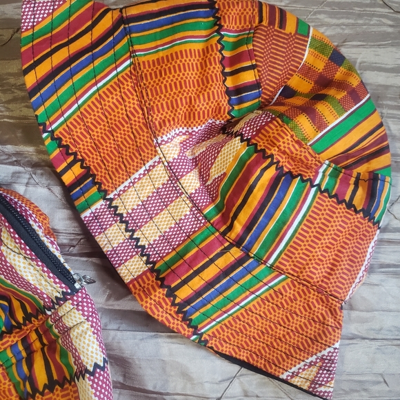 Back pack - Picture 3 of 3